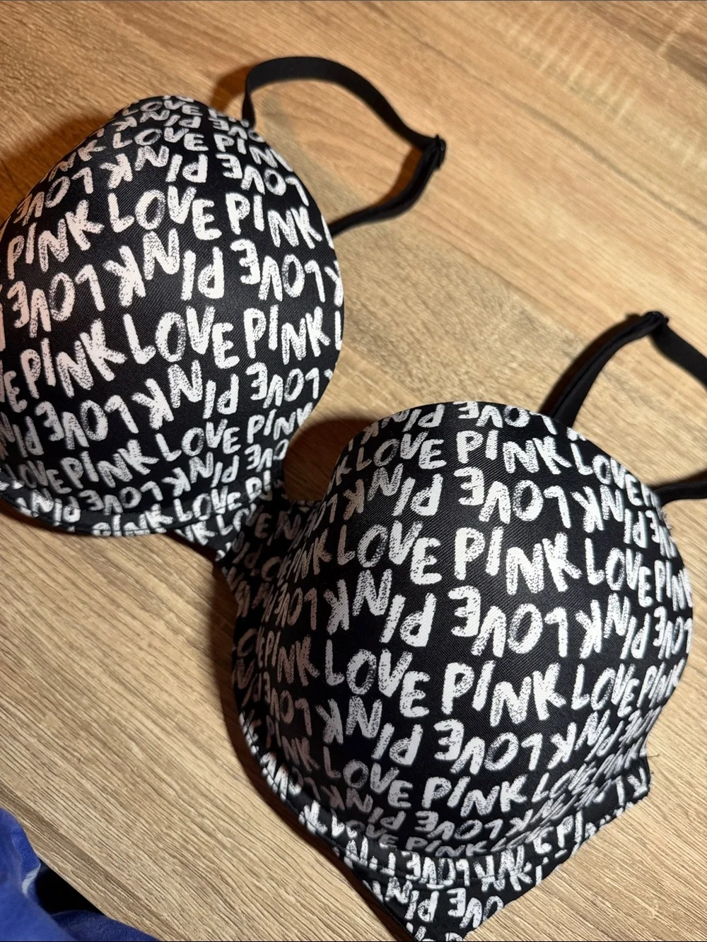 PINK Victoria's Secret Black & White Logo Bra Size 32DDD Wear Everywhere Bra 058